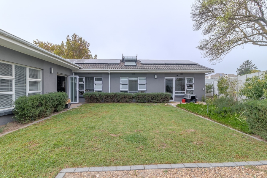 4 Bedroom Property for Sale in Schoongezicht Western Cape